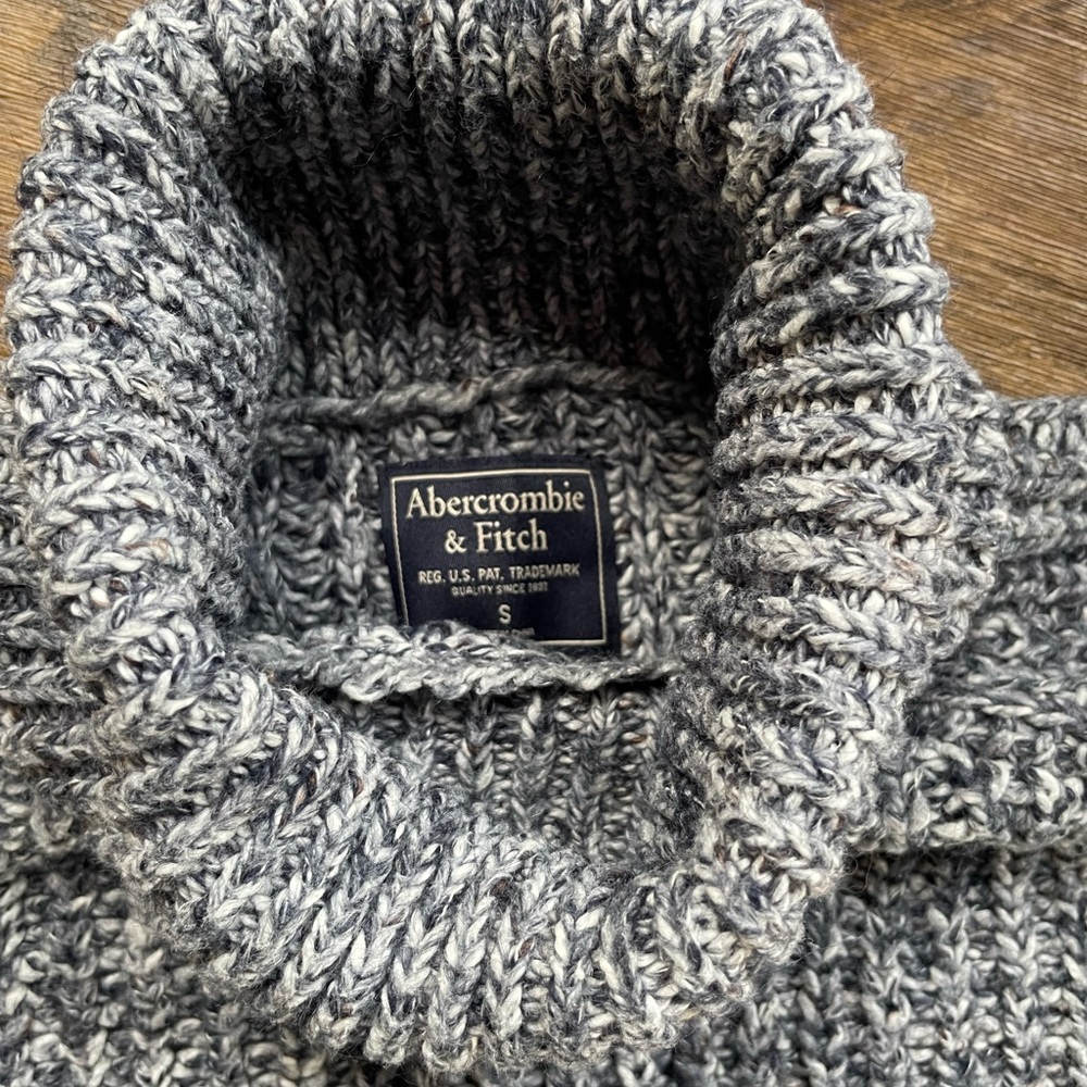Abercrombie & Fitch women’s cotton blend sweater